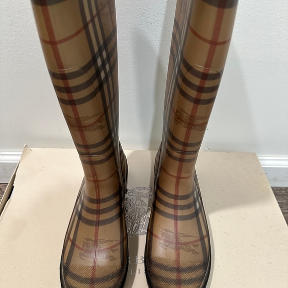 Plaid Burberry Rainboots - Picture 3 of 12